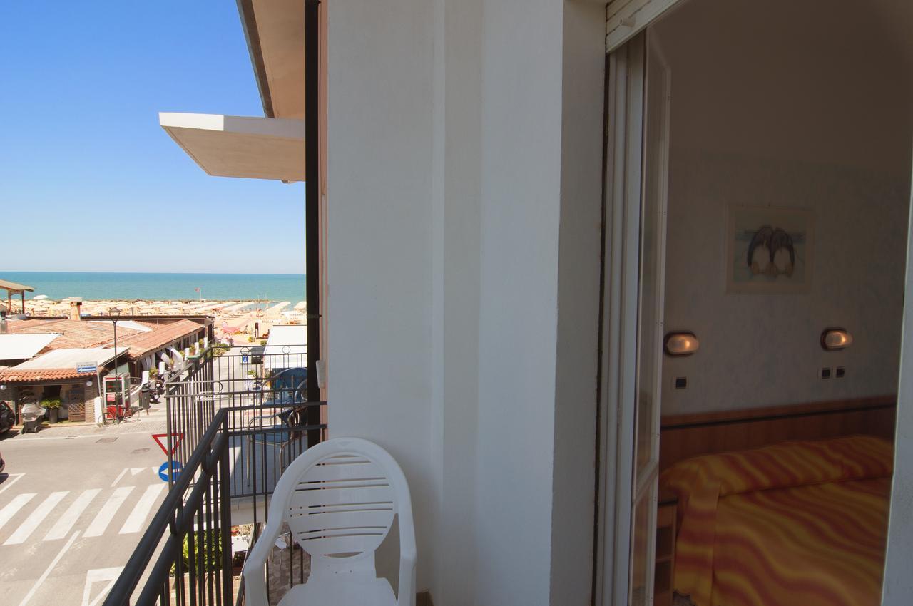 Hotel Greta B&B Rimini Eksteriør billede